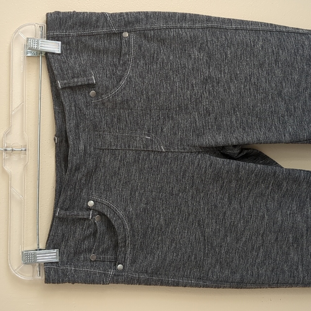 10 Short Kuhl Gray Pull On Style Stretchy Activewear Pants - Picture 3 of 15